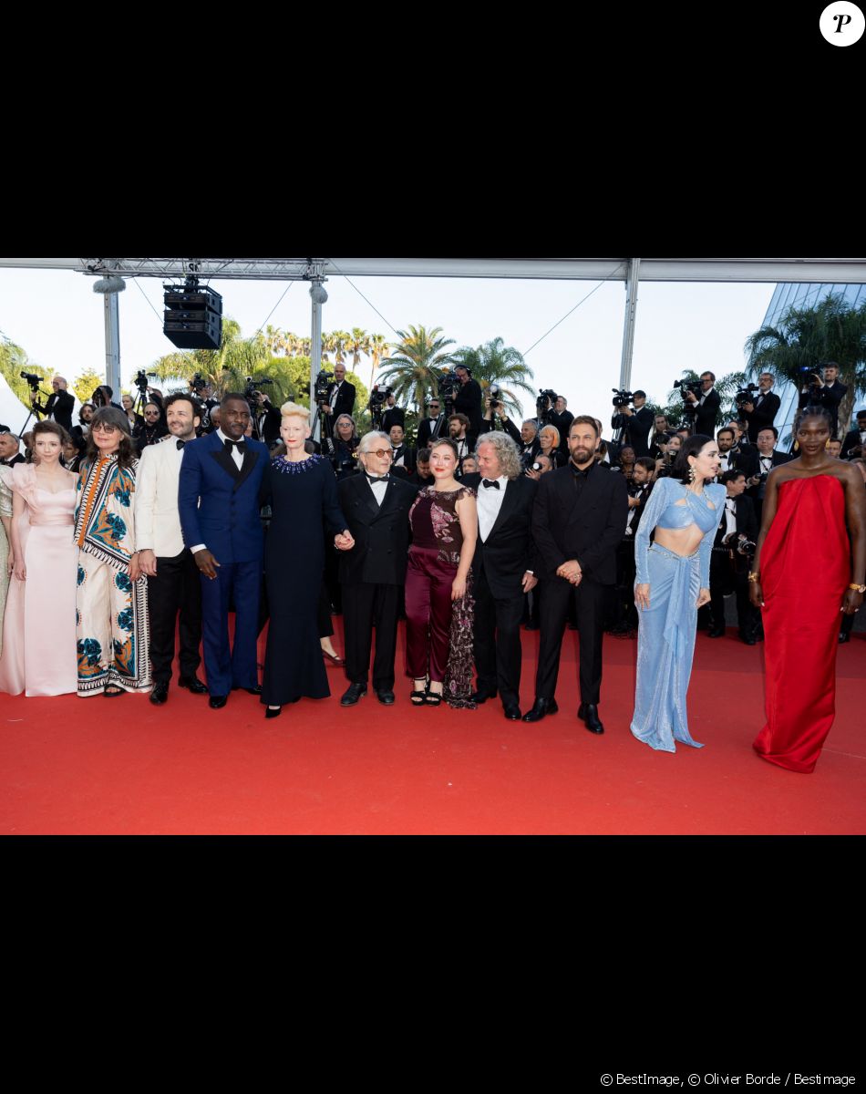 Ece Yüksel, Margaret Sixel, guest, Idris Elba, Tilda Swinton, George Miller, Augusta Gore, Douglas Mitchell, guest, Burcu Golgedar, guest - Montée des marches du film " Three Thousand Years of Longing (3000 ans à t'attendre) " lors du 75ème Festival International du Film de Cannes. Le 20 mai 2022 © Olivier Borde / Bestimage