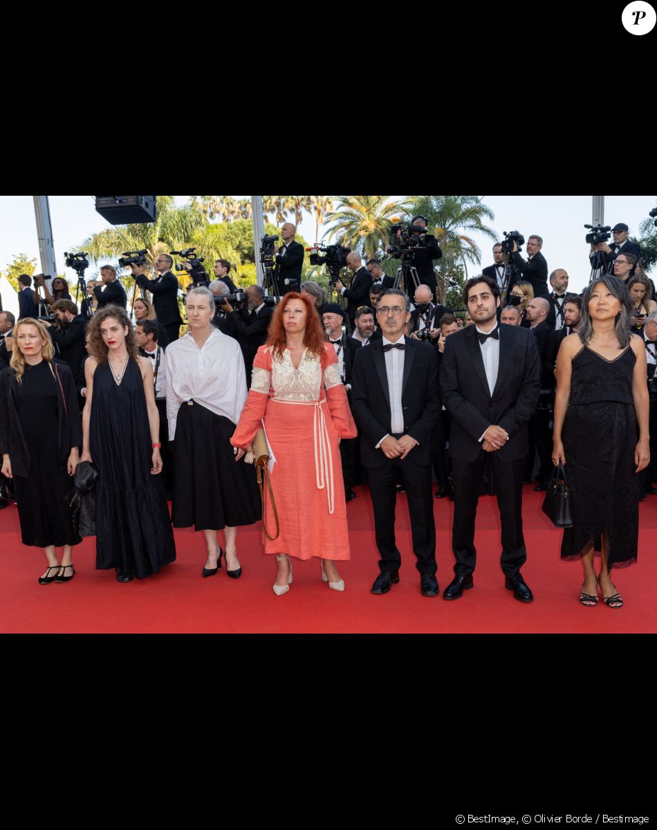 Dounia Sichov, Hanna Bilobrova, Nadia Turincev, Irina Prudkova, Thanassis Karathanos, Omar El Kadi et Uljana Kim - Montée des marches du film " Three Thousand Years of Longing (3000 ans à t'attendre) " lors du 75ème Festival International du Film de Cannes. Le 20 mai 2022 © Olivier Borde / Bestimage