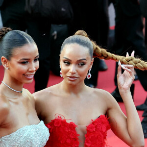 Flora Coquerel et Alicia Aylies - Montée des marches du film " Three Thousand Years of Longing (3000 ans à t'attendre) " lors du 75ème Festival International du Film de Cannes. Le 20 mai 2022 © Dominique Jacovides / Bestimage 