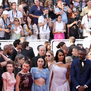 Ogulcan Arman Uslu, Nicolas Mouawad, Ece Yüksel, Augusta Gore, Burcu Golgedar, Sabrina Elba, Idris Elba, Tilda Swinton, George Miller, Douglas Mitchell, Margaret Sixel, Burcu Golgedar, Zerrin Tekindor - Montée des marches du film " Three Thousand Years of Longing (3000 ans à t'attendre) " lors du 75ème Festival International du Film de Cannes. Le 20 mai 2022 © Dominique Jacovides / Bestimage 