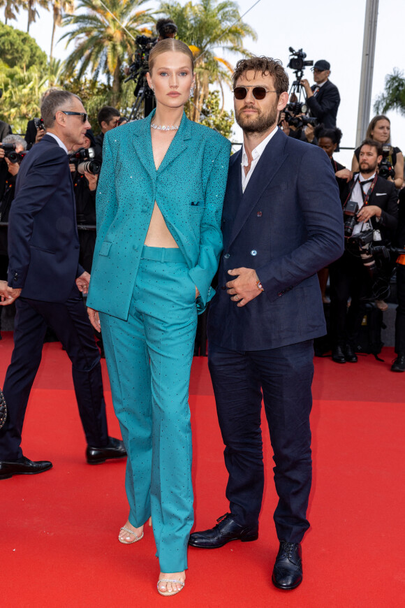 Toni Garrn et son mari Alex Pettyfer - Montée des marches du film " Triangle of Sadness (Sans filtre) " lors du 75ème Festival International du Film de Cannes. Le 21 mai 2022 © Olivier Borde / Bestimage 