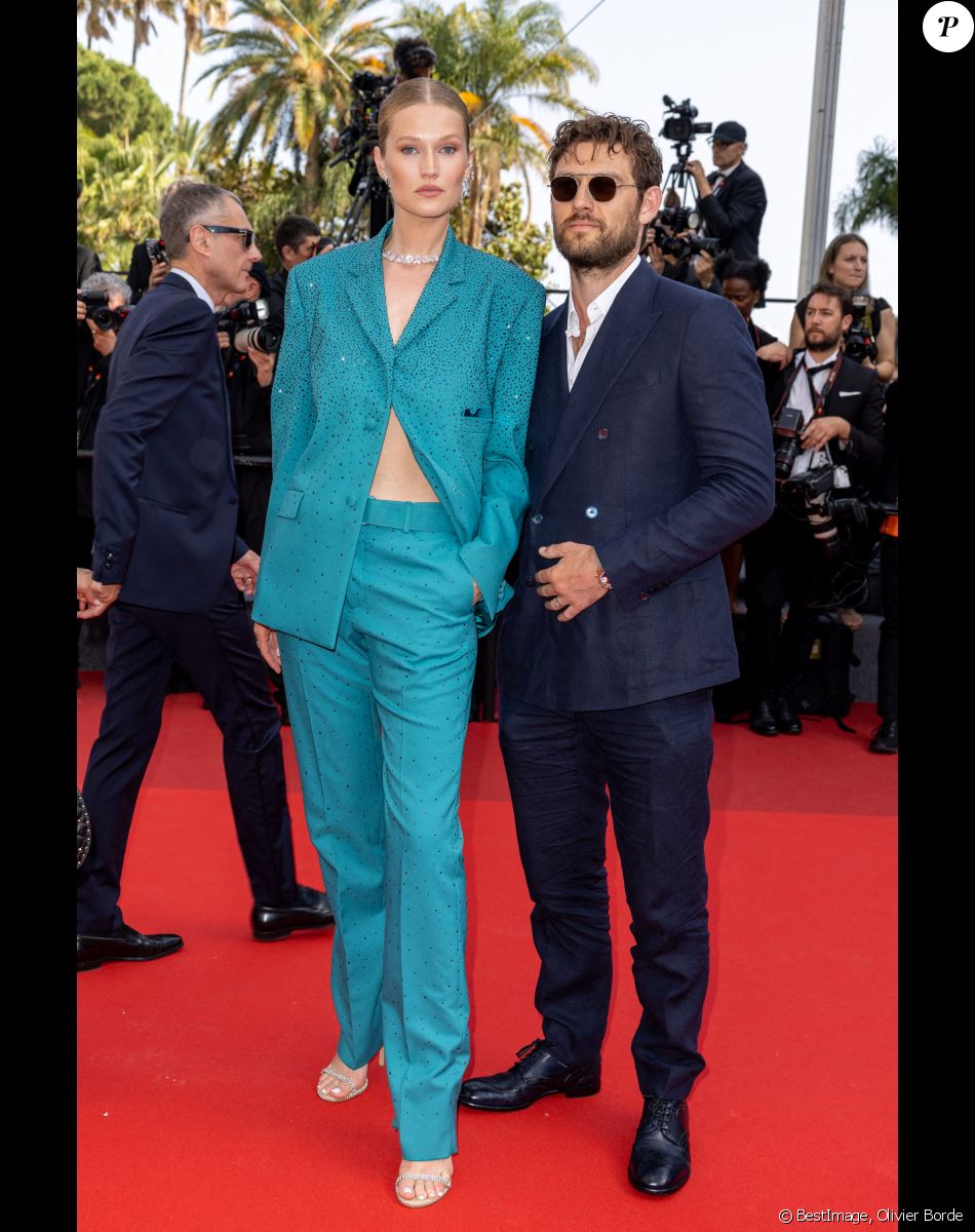 Toni Garrn et son mari Alex Pettyfer - Montée des marches du film " Triangle of Sadness (Sans filtre) " lors du 75ème Festival International du Film de Cannes. Le 21 mai 2022 © Olivier Borde / Bestimage