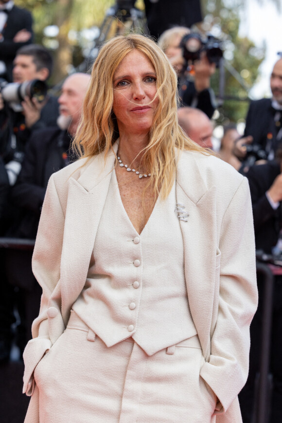 Sandrine Kiberlain - Montée des marches du film " Triangle of Sadness (Sans filtre) " lors du 75ème Festival International du Film de Cannes. Le 21 mai 2022 © Olivier Borde / Bestimage 
