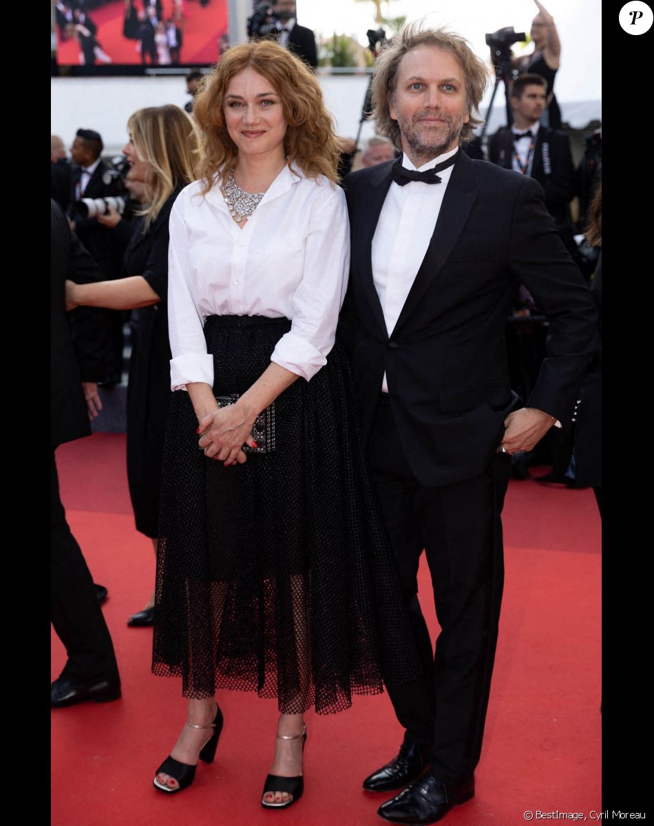 Marine Delterme et son mari Florian Zeller - Montée des marches du film " Triangle of Sadness (Sans filtre) " lors du 75ème Festival International du Film de Cannes. Le 21 mai 2022 © Cyril Moreau / Bestimage