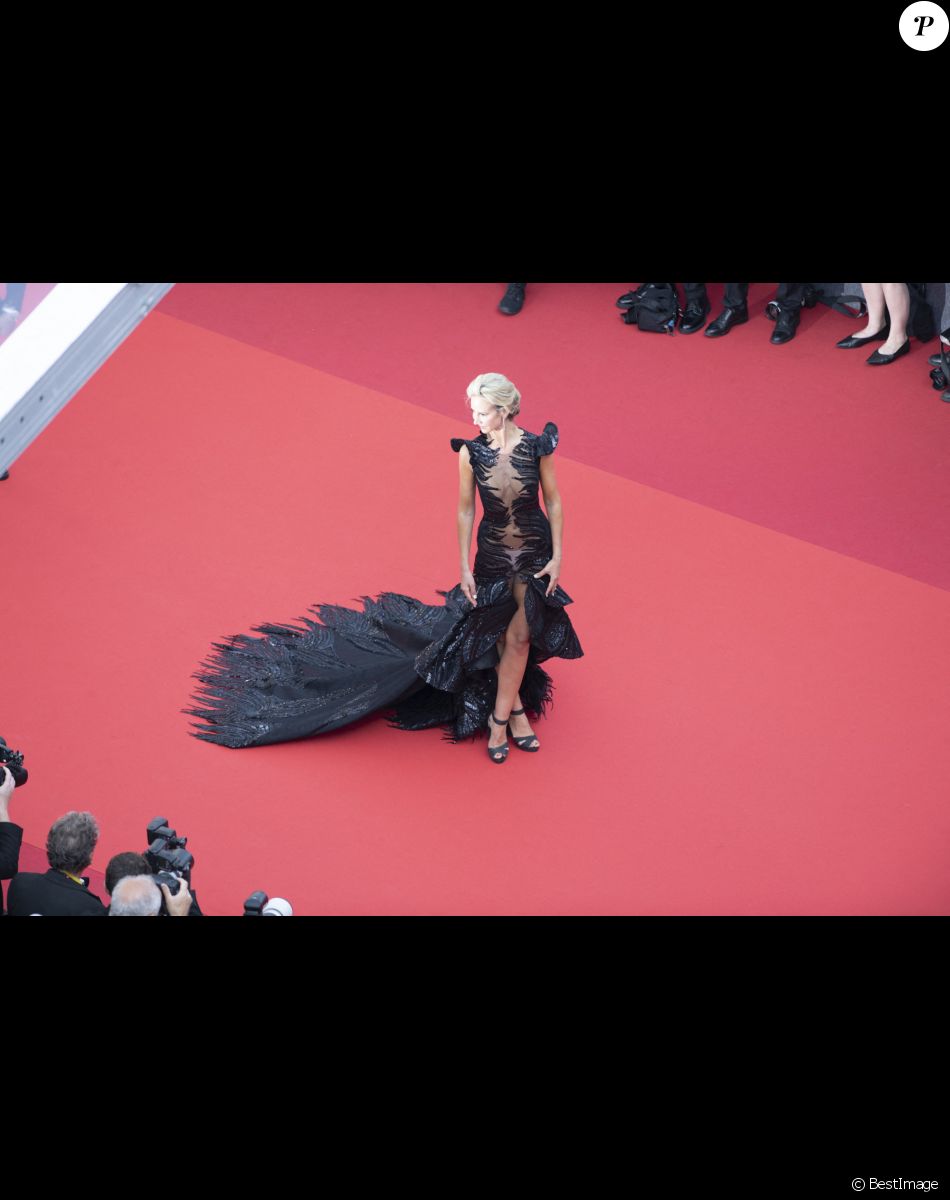 Lady Victoria Hervey - Montée des marches du film " Triangle of Sadness (Sans filtre) " lors du 75ème Festival International du Film de Cannes. Le 21 mai 2022 © Pool / Bestimage