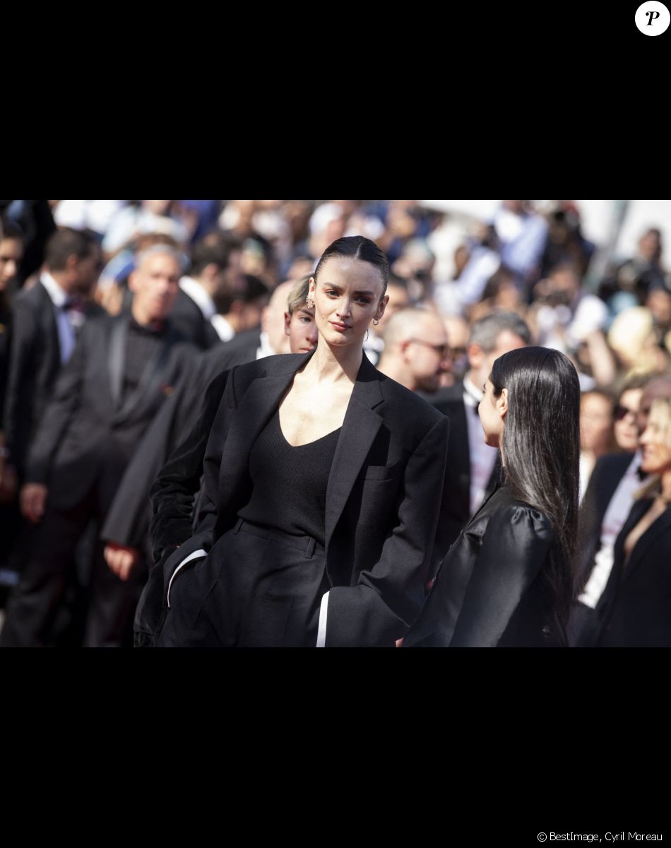 Charlotte Le Bon - Montée des marches du film " Triangle of Sadness (Sans filtre) " lors du 75ème Festival International du Film de Cannes. Le 21 mai 2022 © Cyril Moreau / Bestimage