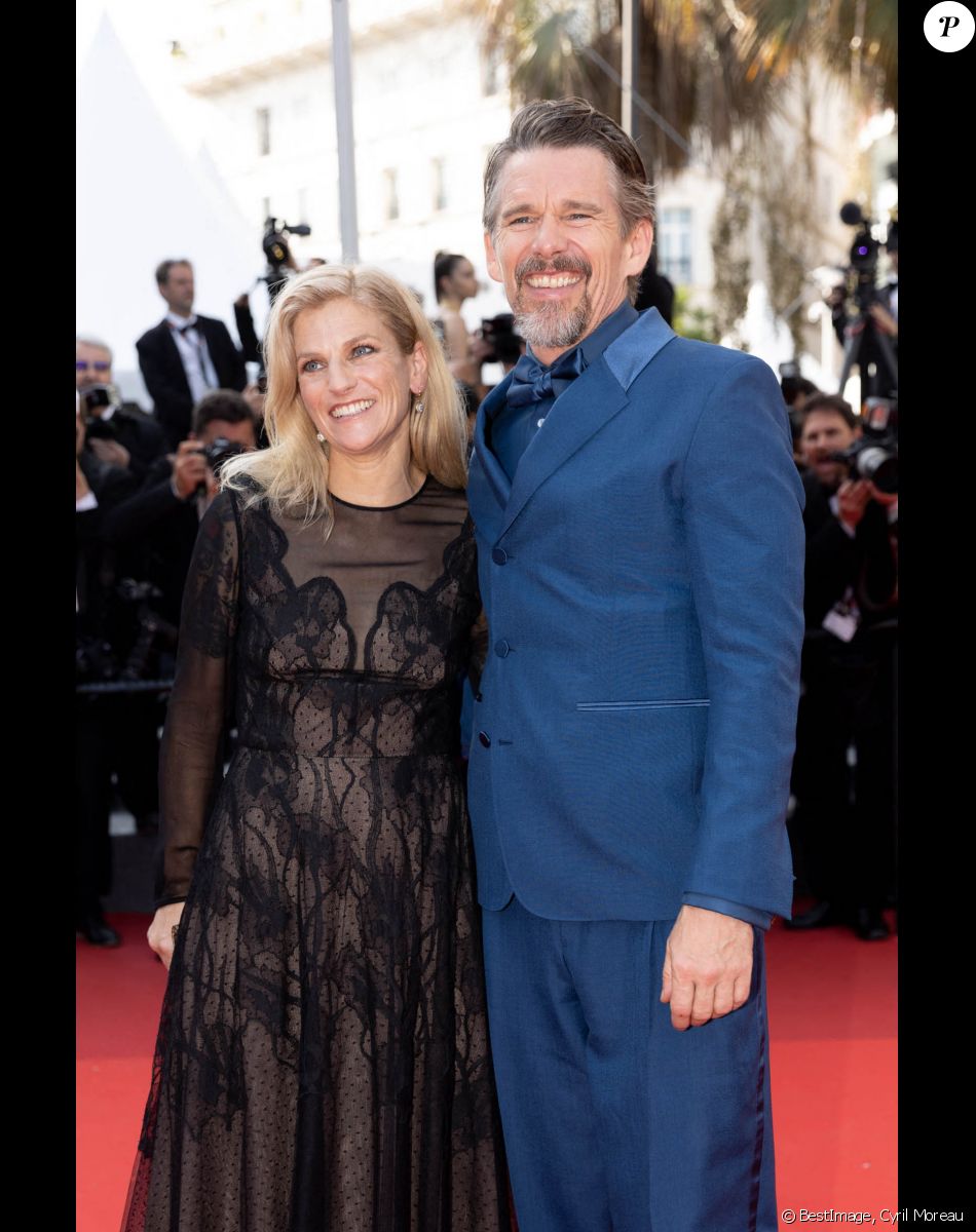 Ethan Hawke et sa femme Ryan - Montée des marches du film " Triangle of Sadness (Sans filtre) " lors du 75ème Festival International du Film de Cannes. Le 21 mai 2022 © Cyril Moreau / Bestimage