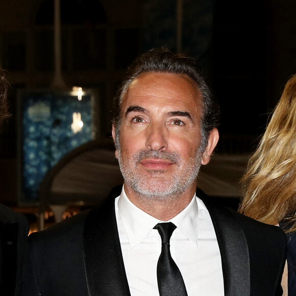 Jean Dujardin - Montée des marches du film "Novembre" lors du 75ème Festival International du Film de Cannes, le 22 mai 2022. © Dominique Jacovides / Bestimage