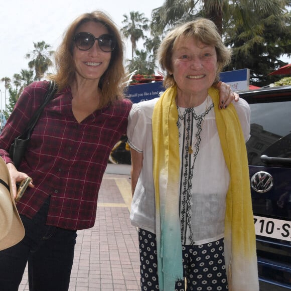 Carla Bruni-Sarkozy et sa mère Marisa Borini à l'hôtel Barrière Le Majestic Cannes lors du 75ème Festival International du Film de Cannes, France, le 23 mai 2022. © Giancarlo Gorassini/Bestimage 