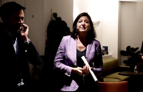 Agnès Buzyn retrouve son équipe après sa déclaration à la suite des résultats du deuxième tour des élections municipales à Paris le 28 juin 2020. © Dominique Jacovides / Bestimage