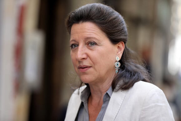 Semi Exclusif - Agnès Buzyn, candidate LREM à la mairie de Paris a échangé avec des représentants de plusieurs associations et collectifs (SOS Homophobie, Inter LGBT, APGL) © Dominique Jacovides / Bestimage 