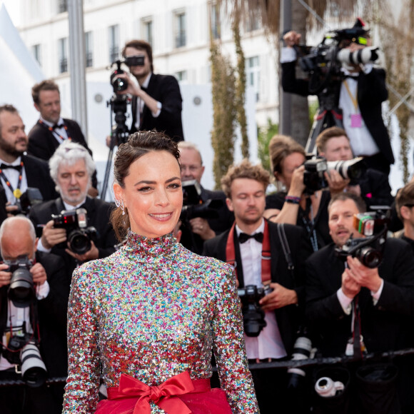 Bérénice Bejo (bijoux TASAKI) - Montée des marches du film " L'Innocent " lors du 75ème Festival International du Film de Cannes. Le 24 mai 2022 © Cyril Moreau / Bestimage 