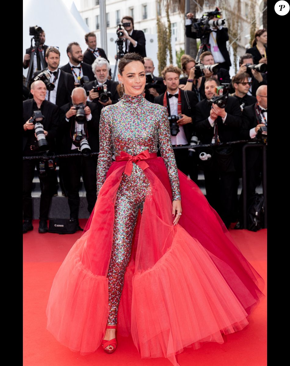 Bérénice Bejo (bijoux TASAKI) - Montée des marches du film " L'Innocent " lors du 75ème Festival International du Film de Cannes. Le 24 mai 2022 © Cyril Moreau / Bestimage