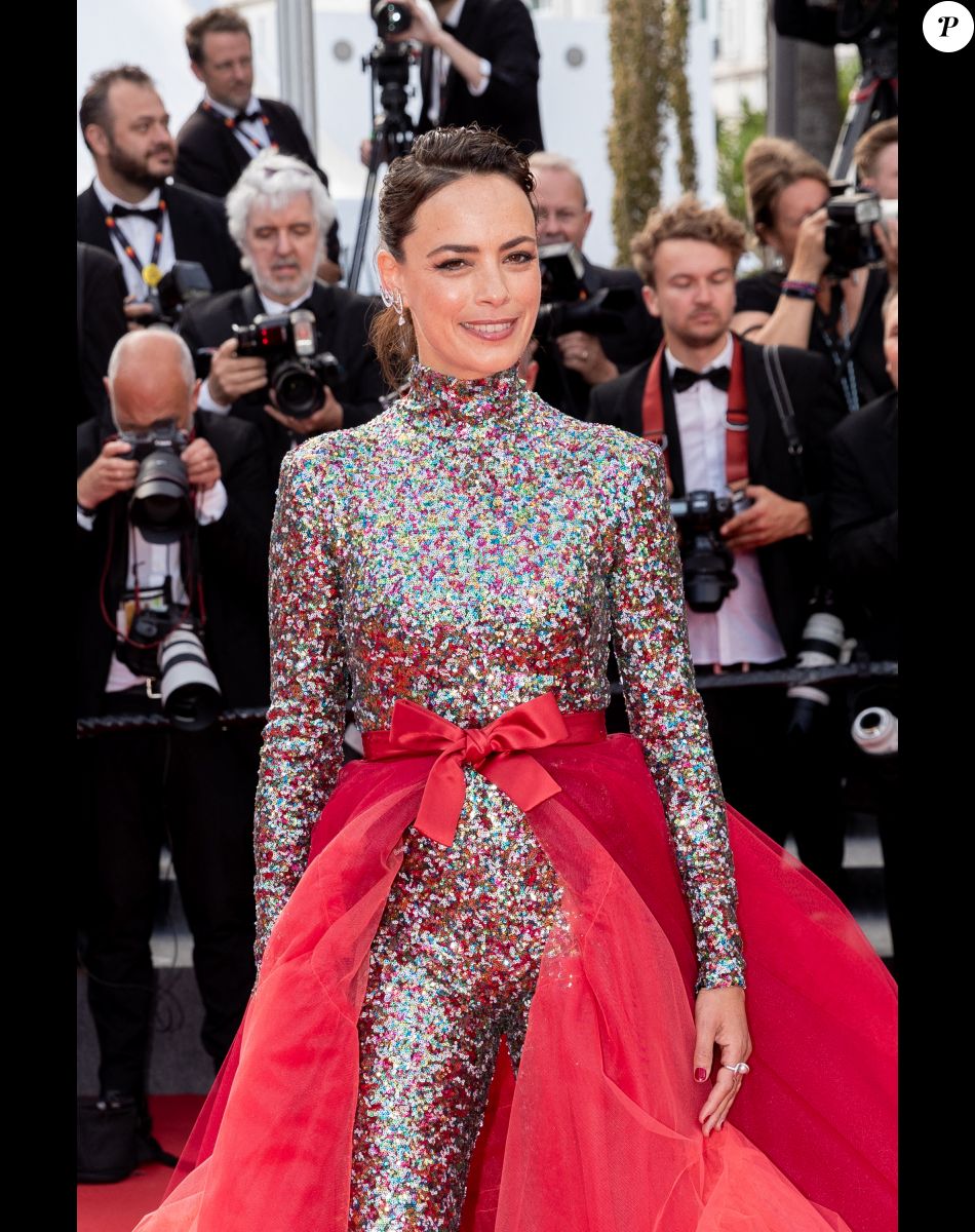 Bérénice Bejo (bijoux TASAKI) - Montée des marches du film " L'Innocent " lors du 75ème Festival International du Film de Cannes. © Cyril Moreau / Bestimage