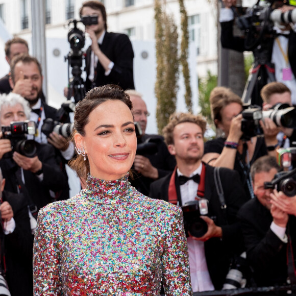 Bérénice Bejo (bijoux TASAKI) - Montée des marches du film " L'Innocent " lors du 75ème Festival International du Film de Cannes. Le 24 mai 2022 © Cyril Moreau / Bestimage 