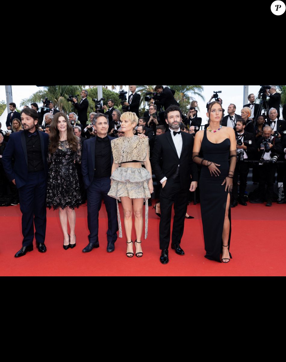 Guest, Chiara Mastroianni, guest, Marina Fois, guest, Adèle Exarchopoulos - Montée des marches du film " L'Innocent " lors du 75ème Festival International du Film de Cannes. Le 24 mai 2022 © Olivier Borde / Bestimage