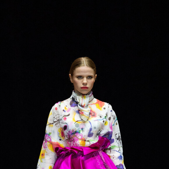 La princesse Charlène de Monaco et sa fille La princesse Gabriella de Monaco, comtesse de Carladès remettent le prix "Emerging Designer Award" à Ramzen lors de la Monte-Carlo fashion week à l'Opéra Garnier de Monaco le 24 mai 2022. © Olivier Huitel/Bestimage