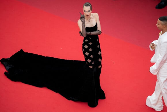 Cara Delevingne, Olivier Rousteing - Montée des marches du film " L'Innocent " lors du 75ème Festival International du Film de Cannes. Le 24 mai 2022