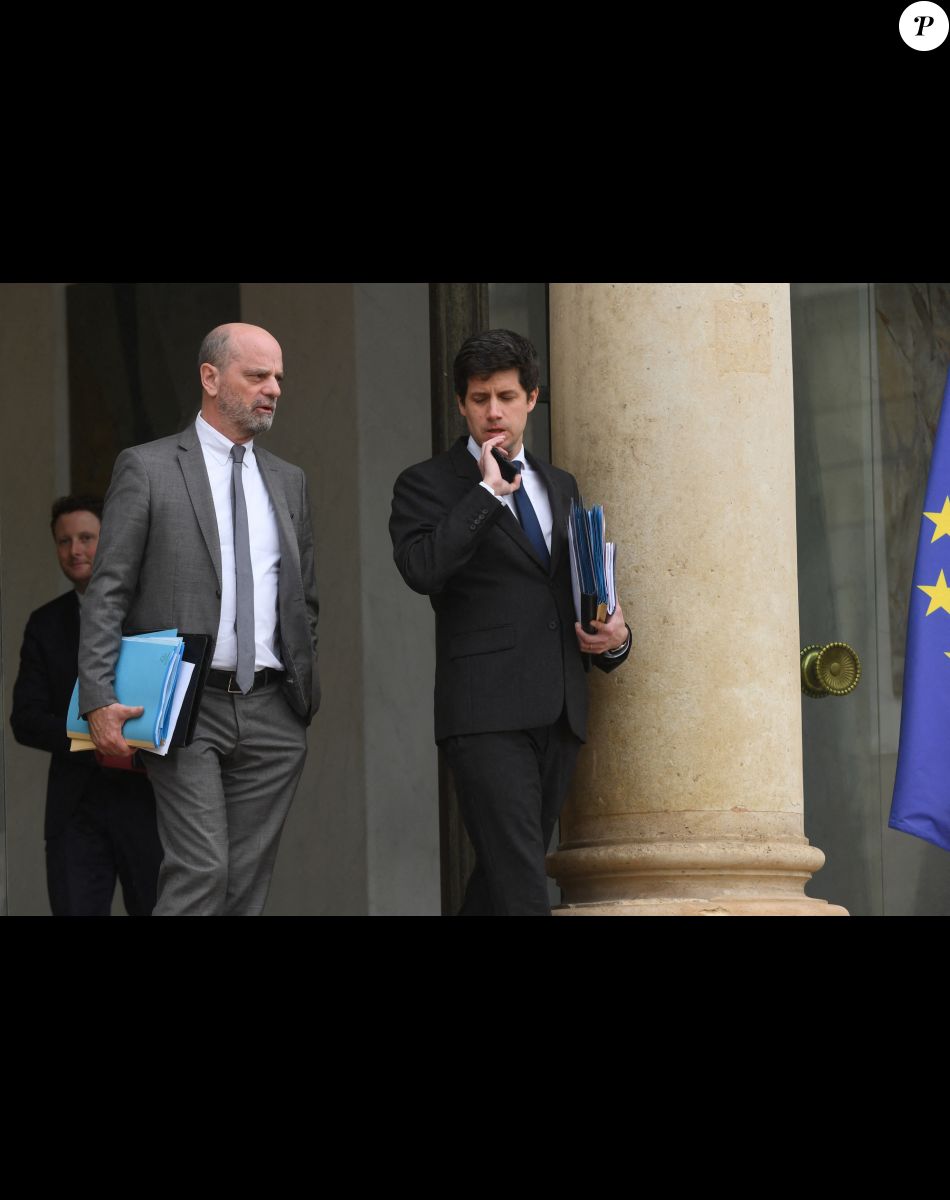 Jean-Michel Blanquer et Julien Denormandie à la sortie du Conseil des ministres au Palais de l'Élysée à Paris le 13 avril 2022.