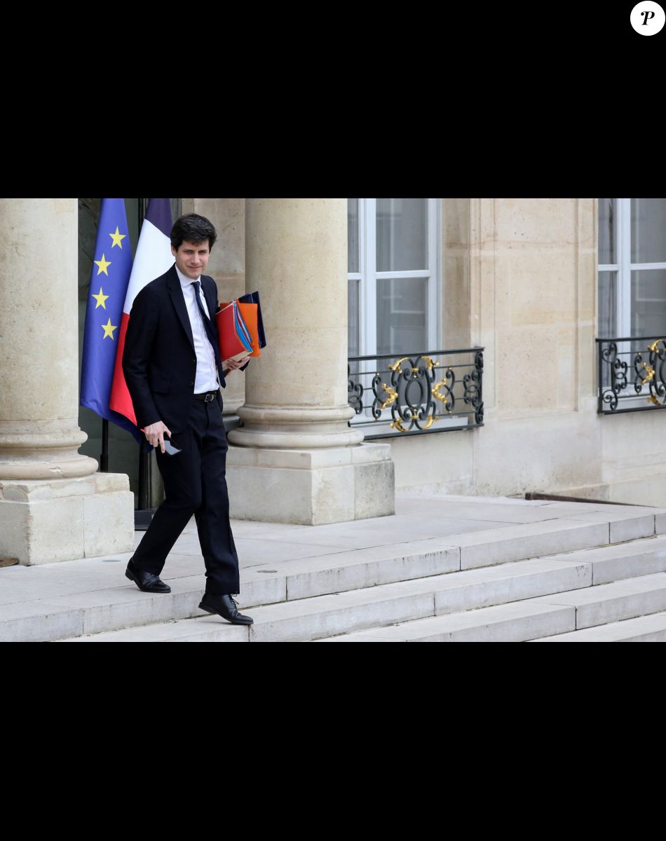 Julien Denormandie, ministre de l'Agriculture à la sortie du conseil des ministres, au palais de l'Elysée, Paris, le 6 avril 2022