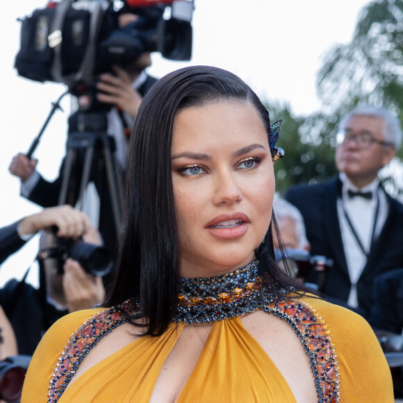 Adriana Lima (enceinte) - Montée des marches du film " Elvis " lors du 75ème Festival International du Film de Cannes. Le 25 mai 2022 © Olivier Borde / Bestimage