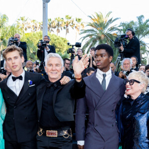 Priscilla Presley, Steve Binder, Olivia Dejonge, Austlin Butler, Baz Luhrmann, Alton Mason, Catherine Martin, Tom Hanks - Montée des marches du film "Elvis" lors du 75e Festival International du Film de Cannes. Le 25 mai 2022. © Olivier Borde / Bestimage