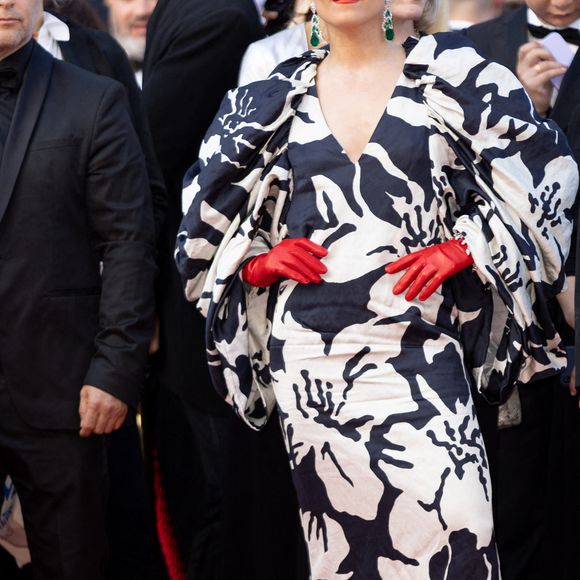 Noomi Rapace - Montée des marches du film "Elvis" lors du 75e Festival International du Film de Cannes. Le 25 mai 2022. © Cyril Moreau / Bestimage