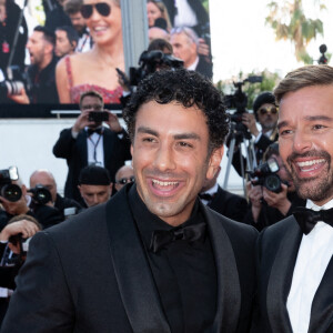 Jwan Yosef et son mari Ricky Martin - Montée des marches du film "Elvis" lors du 75e Festival International du Film de Cannes. Le 25 mai 2022. © Cyril Moreau / Bestimage