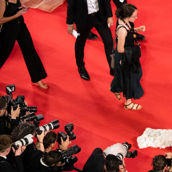 Nabilla Benattia (enceinte) et son mari Thomas Vergara - Montée des marches du film " Stars At Noon " lors du 75ème Festival International du Film de Cannes. Le 25 mai 2022 © Pool / Bestimage
