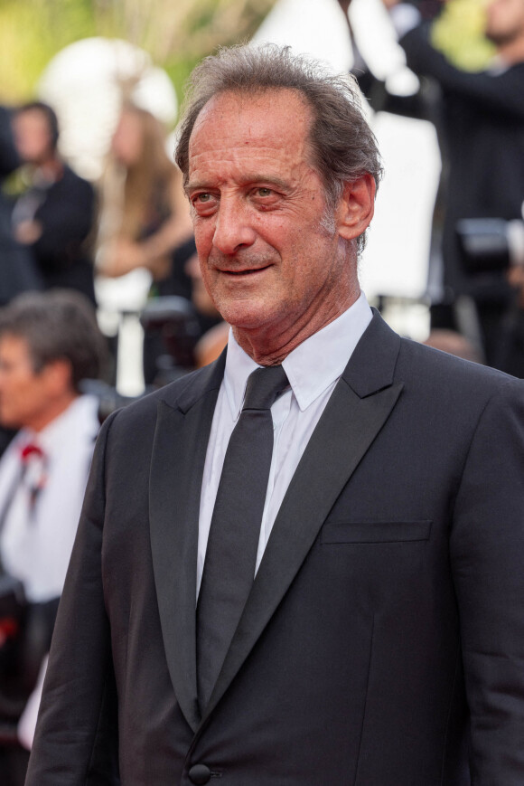 Vincent Lindon - Montée des marches du film " Broker (Les bonnes étoiles) " lors du 75ème Festival International du Film de Cannes. Le 26 mai 2022