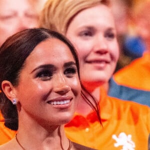 Le prince Harry et Meghan Markle lors de la cérémonie d'ouverture des Invictus Games 2020 à La Haye, le 16 avril 2022.