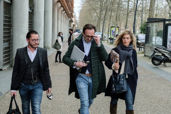 Les avocats de Cédric Jubillar, Jean-Baptiste Alary, Alexandre Martin et Emmanuelle Franck, aux abords du Tribunal de Toulouse le 11 février 2022