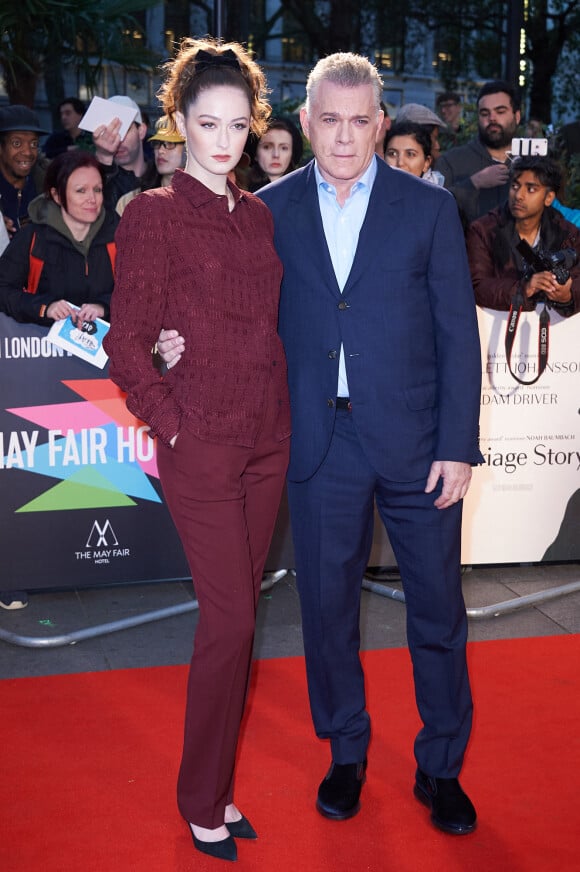 Karsen Liotta et son père Ray Liotta à la première du film "Marriage Story" lors de la 63ème édition du festival BFI du film de Londres au cinéma Odeon Luxe Leicester Square à Londres, Royaume Uni, le 6 octobre 2019.