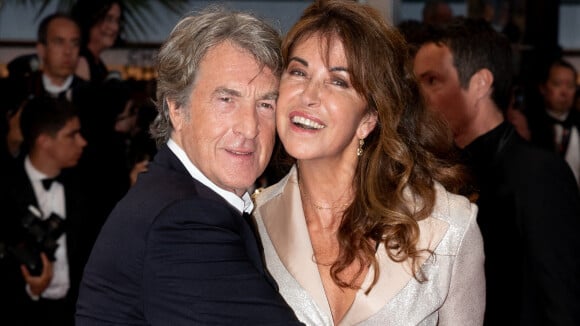 François Cluzet amoureux à Cannes : l'acteur bien accroché à sa femme Narjiss sur le tapis rouge !