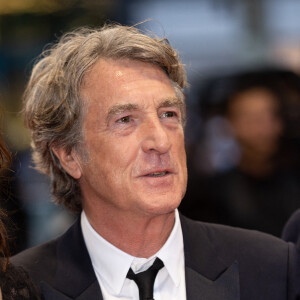 François Cluzet - Montée des marches du film " Mascarade " lors du 75ème Festival International du Film de Cannes. Le 27 mai 2022 © Cyril Moreau / Bestimage 