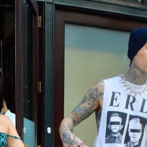 Mariage - Kourtney Kardashian et Travis Barker se sont mariés à Las Vegas - Kourtney Kardashian et son compagnon Travis Barker quittent leur hôtel pour aller déjeuner à New York, le 16 octobre 2021 avant l'émission "Saturday Night Live". 