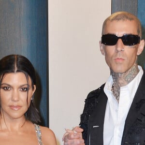 Mariage - Kourtney Kardashian et Travis Barker se sont mariés à Las Vegas - Kourtney Kardashian, Travis Barker au photocall de la soirée "Vanity Fair" lors de la 94ème édition de la cérémonie des Oscars à Los Angeles, le 27 mars 2022. 