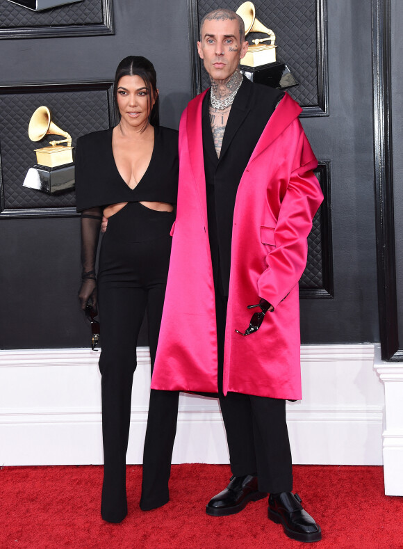 Mariage - Kourtney Kardashian et Travis Barker se sont mariés à Las Vegas - Kourtney Kardashian et son compagnon Travis Barker au photocall de la 64ème édition des Grammy Awards au MGM Grand Garden à Las Vegas le 3 avril 2022. 