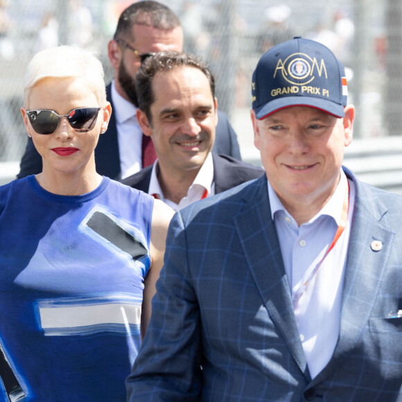Le prince Albert II et la princesse Charlène de Monaco rendent visite aux bénévoles de la croix rouge du Grand Prix de Formule 1 de Monaco, le 28 mai 2022. © Olivier Huitel/Pool Monaco/Bestimage