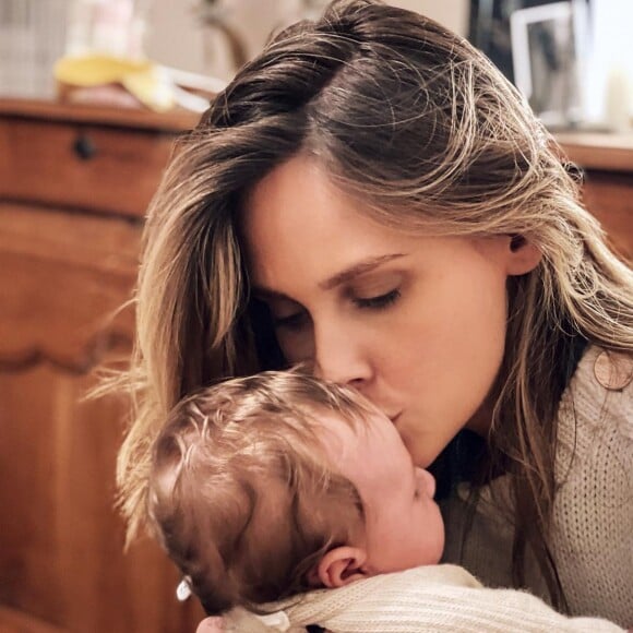 Ophélie Meunier partage une photo avec ses enfants pour la fête des Mères 2022