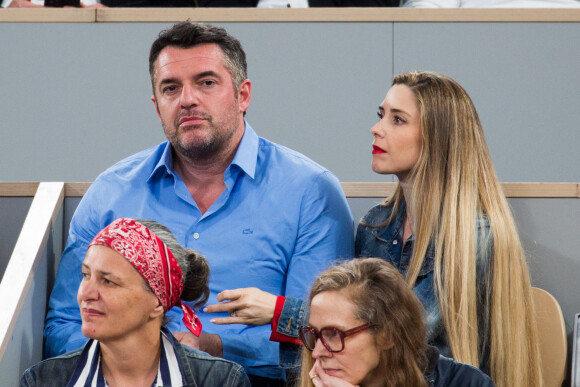 Arnaud Ducret et sa femme Claire Francisci - Les célébrités en tribune lors des internationaux de France de Roland Garros à Paris le 23 mai 2022.