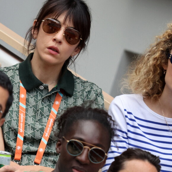 Nolwenn Leroy, Eye Haïdara, Bérénice Bejo - Célébrités dans les tribunes des internationaux de France de Roland Garros à Paris le 30 mai 2022. © Cyril Moreau - Dominique Jacovides/Bestimage 