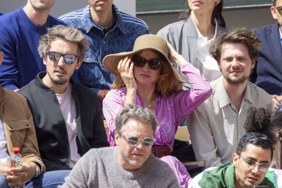 Marine Delterme et son fils Gabriel Ecoffey - Célébrités dans les tribunes des internationaux de France de Roland Garros à Paris le 30 mai 2022. © Cyril Moreau - Dominique Jacovides/Bestimage 