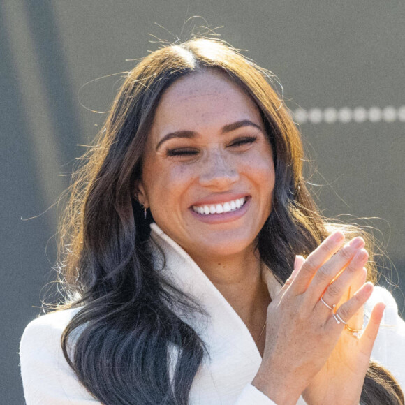 Le prince Harry et Meghan Markle assistent à la finale d'athlétisme, au deuxième jour des Invictus Games à La Haye.