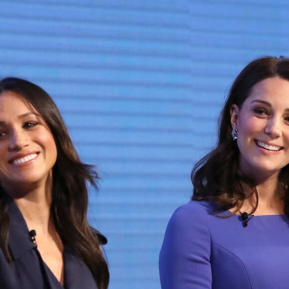 Le prince William, duc de Cambridge, Catherine (Kate) Middleton, duchesse de Cambridge (enceinte), le prince Harry et sa fiancée Meghan Markle assistent au premier forum annuel de la Royal Foundation qui se tient à Aviva le 28 février 2018 à Londres, en Angleterre. Sur le thème "Faire la différence ensemble", l'événement présentera les programmes lancés ou initiés par la Royal Foundation.