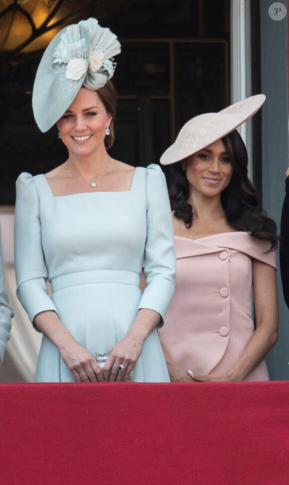 Catherine (Kate) Middleton, duchesse de Cambridge, Meghan Markle, duchesse de Sussex - Les membres de la famille royale britannique lors du rassemblement militaire "Trooping the Colour" (le "salut aux couleurs"), célébrant l'anniversaire officiel du souverain britannique. Cette parade a lieu à Horse Guards Parade, chaque année au cours du deuxième samedi du mois de juin. Londres, le 9 juin 2018.