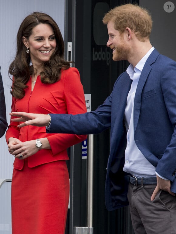 Le prince Harry et Catherine (Kate) Middleton, duchesse de Cambridge, assistent à l'ouverture officielle de "The Global Academy" à Londres, Royaume Uni, le 20 avril 2017.