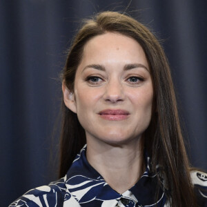 Marion Cotillard lors de la présentation de la pièce "Jeanne d'Arc au bûcher" au théâtre Royal à Madrid le 1er juin 2022. Les responsables du Théâtre Royal de Madrid ont décidé de confier à Marion Cotillard le rôle principal de Jeanne d'Arc au bûcher, l'oratorio d'Arthur Honegger, qui sera donné au mois de juin 2022. L'actrice oscarisée, appelée en remplacement d'une comédienne espagnole, connaît bien ce rôle qu'elle a déjà endossé en 2005, 2012 et 2015. 