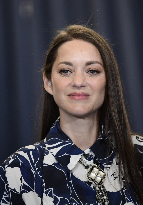 Marion Cotillard lors de la présentation de la pièce "Jeanne d'Arc au bûcher" au théâtre Royal à Madrid le 1er juin 2022. Les responsables du Théâtre Royal de Madrid ont décidé de confier à Marion Cotillard le rôle principal de Jeanne d'Arc au bûcher, l'oratorio d'Arthur Honegger, qui sera donné au mois de juin 2022. L'actrice oscarisée, appelée en remplacement d'une comédienne espagnole, connaît bien ce rôle qu'elle a déjà endossé en 2005, 2012 et 2015. 