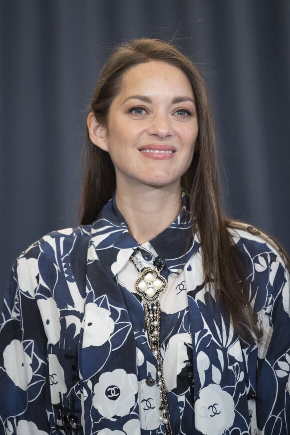 Marion Cotillard lors de la présentation de la pièce "Jeanne d'Arc au bûcher" au théâtre Royal à Madrid le 1er juin 2022. Les responsables du Théâtre Royal de Madrid ont décidé de confier à Marion Cotillard le rôle principal de Jeanne d'Arc au bûcher, l'oratorio d'Arthur Honegger, qui sera donné au mois de juin 2022. L'actrice oscarisée, appelée en remplacement d'une comédienne espagnole, connaît bien ce rôle qu'elle a déjà endossé en 2005, 2012 et 2015. 